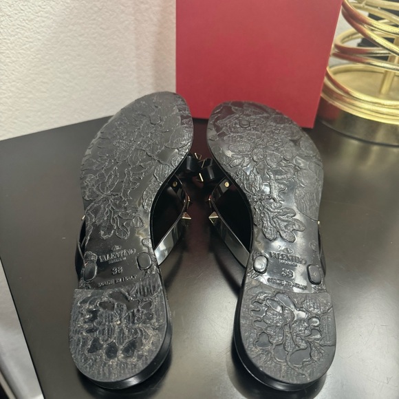 Valentino Garavani Rockstud Bow Jelly Thong Sandal Black 38 - Picture 8 of 9